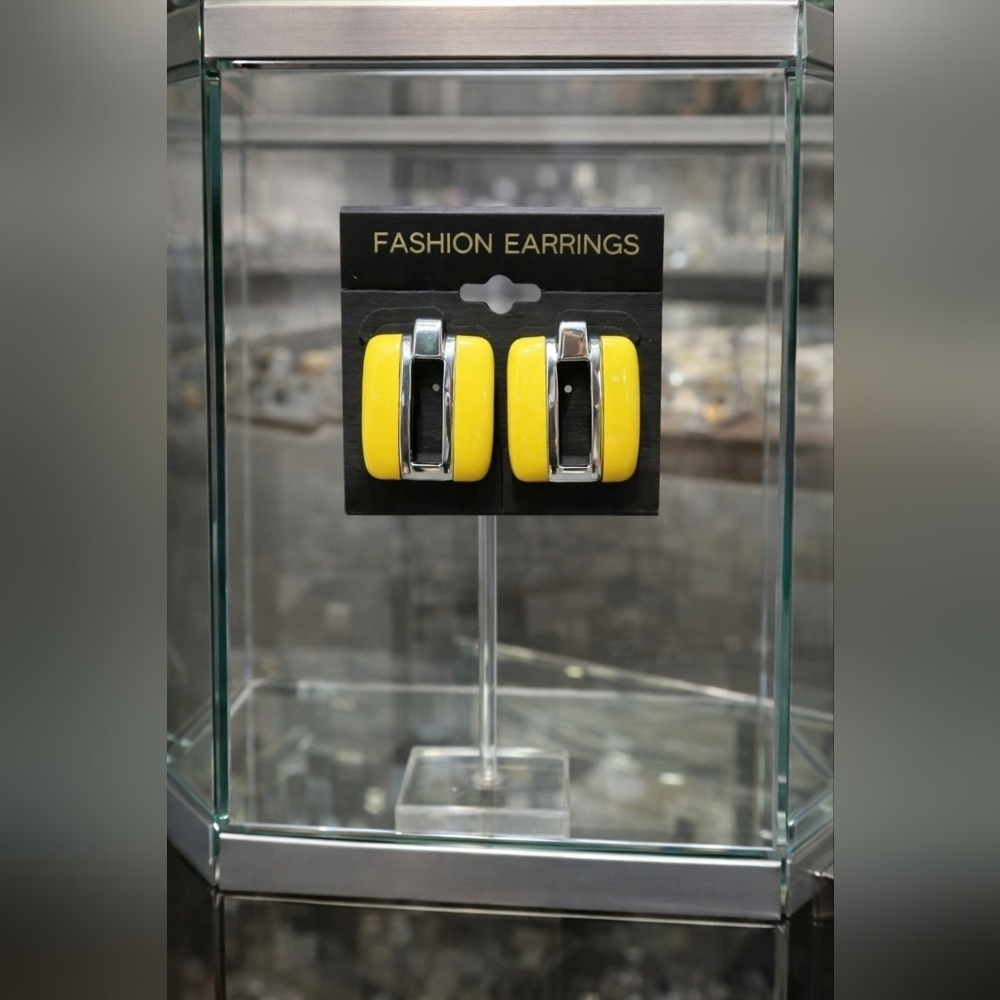 Yellow & Silver square earrings 💛